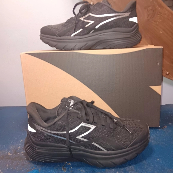 Diadora Shoes - Diadora Black and Silver Athletic Shoes